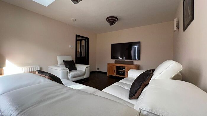 3 Bedroom Semi-Detached House For Sale In Wayside, Marsden, South Shields, NE34