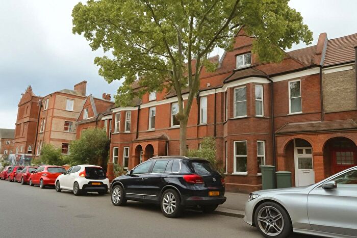 6 Bedroom Property To Rent In Cricklade Avenue, London, SW2