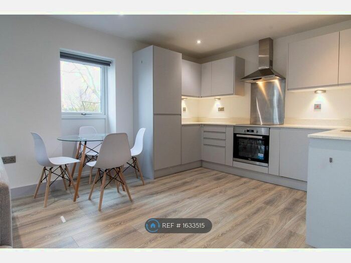 2 Bedroom Flat To Rent In Trinity Court, Leeds, LS9