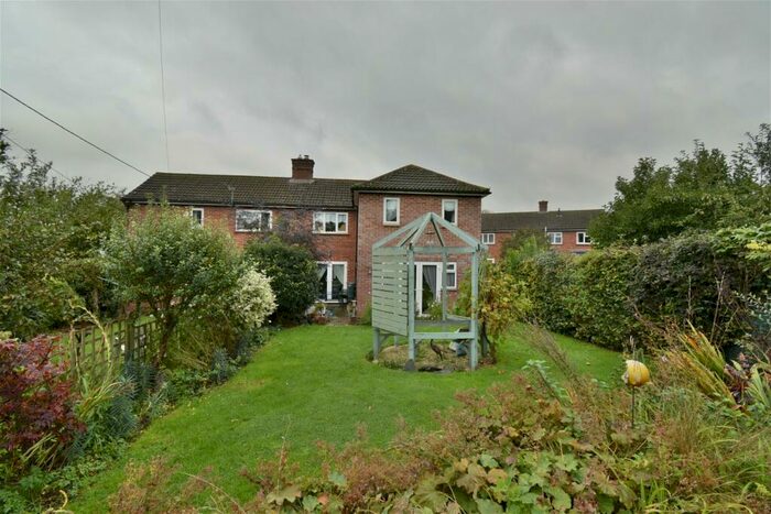 3 Bedroom Semi-Detached House For Sale In South Road, Kingsclere, Newbury, RG20
