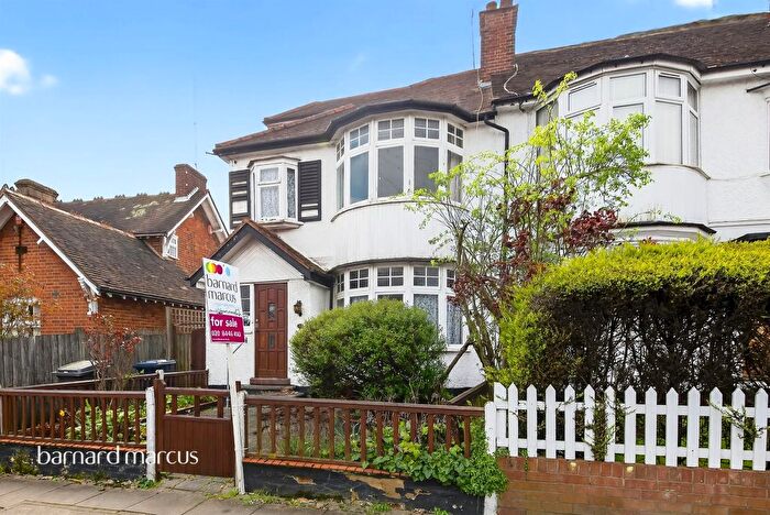 4 Bedroom End Of Terrace House For Sale In Finchley Park, London, N12