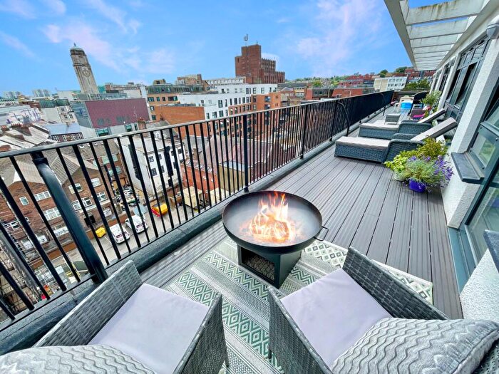 2 Bedroom Apartment For Sale In Cresta House, Alma Street, Luton, Bedfordshire, LU1