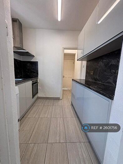 2 Bedroom Flat To Rent In Victoria Road, London, NW4