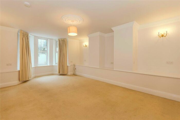 2 Bedroom Apartment To Rent In Oakfield Road, Clifton, Bristol, BS8