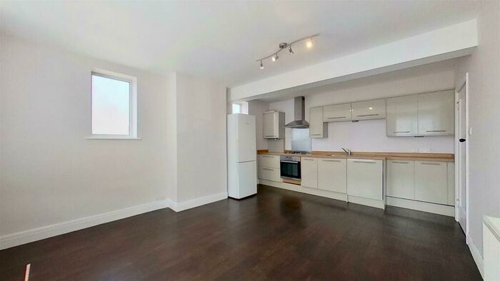 2 Bedroom Flat To Rent In Stoneleigh Broadway, Epsom, KT17