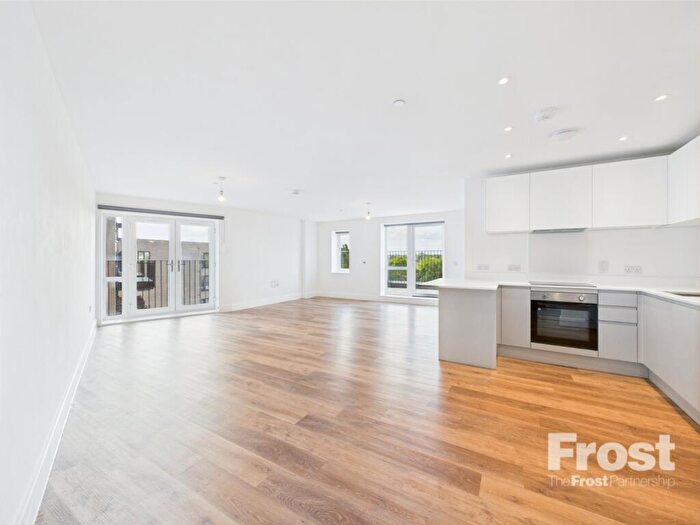 2 Bedroom Apartment To Rent In Bath Road, Slough, Berkshire, SL1