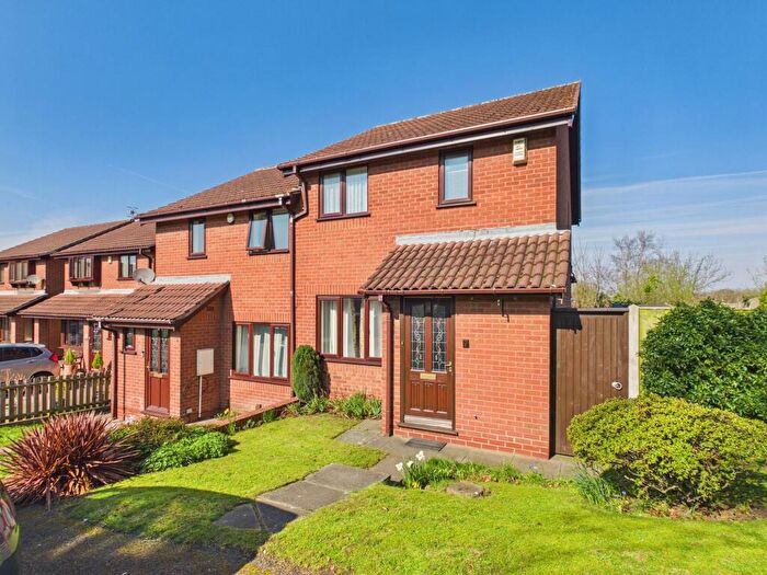 3 Bedroom Semi Detached House For Sale In Rock Court, Nottingham, NG6