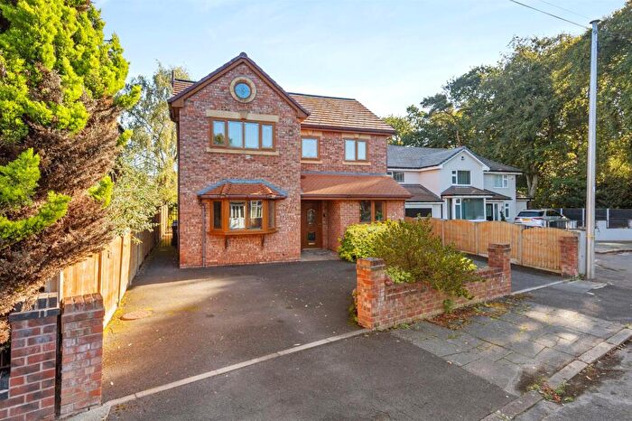 6 Bedroom Detached House For Sale In Verdure Avenue, Sale, M33