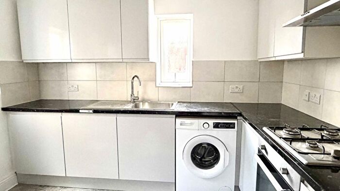 4 Bedroom Flat To Rent In Myddleton Road, London, N22