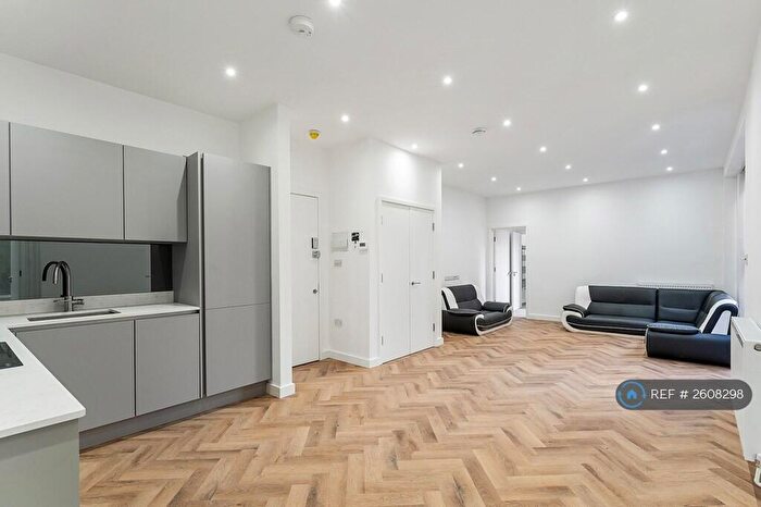 2 Bedroom Flat To Rent In High Street, London, E11