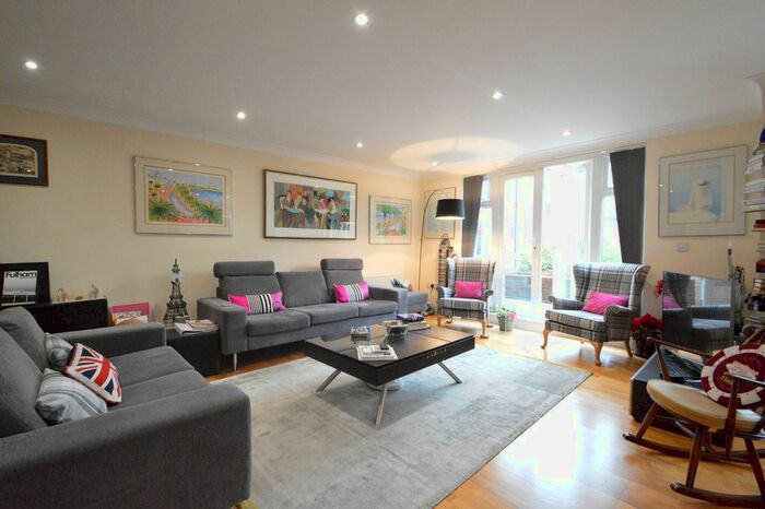 2 Bedroom Flat To Rent In 57-59 Baker Street, Weybridge KT13