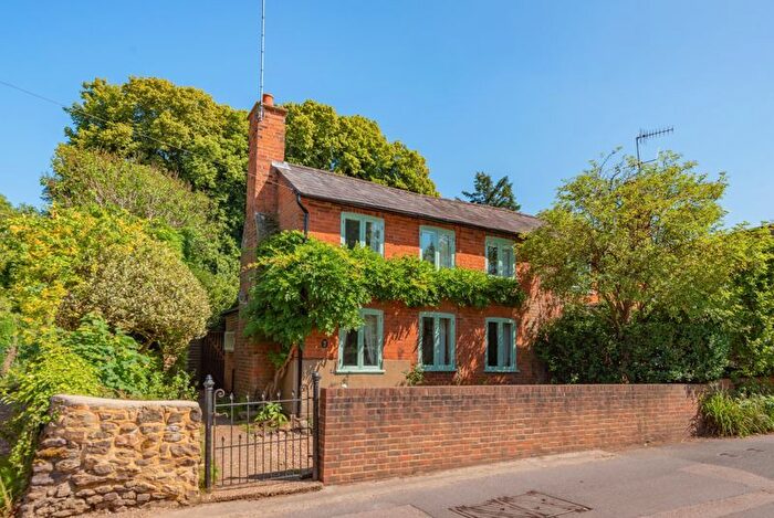 3 Bedroom Semi-Detached House For Sale In Queen Street, Gomshall, GU5