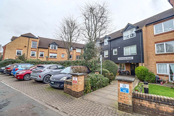 1 Bedroom Flat For Sale In Sawyers Hall Lane, Brentwood, CM15