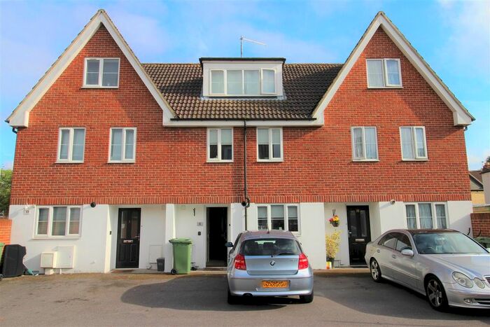 3 Bedroom Town House To Rent In Gruneisen Road, Portsmouth, PO2