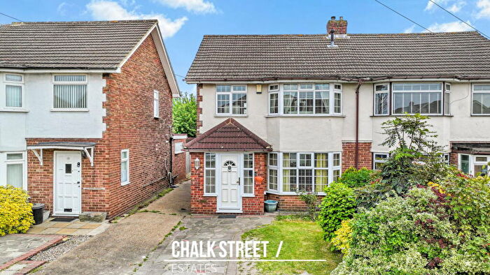 3 Bedroom Semi-Detached House For Sale In Stephen Avenue, Rainham, RM13