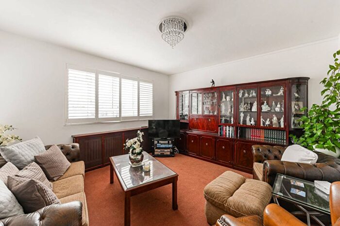 3 Bedroom Flat To Rent In Churchill Gardens, Pimlico, London, SW1V