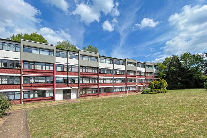 3 Bedroom Flat For Sale In Kingston Road, Epsom, KT17