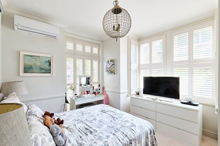 1 Bedroom Flat For Sale In Fauconberg Road, Grove Park, Chiswick, W4