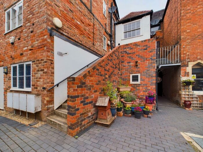1 Bedroom Flat To Rent In Church Street, Tewkesbury, Gloucestershire, GL20