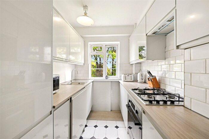 3 Bedroom Flat To Rent In Chiswick Village, London, W4