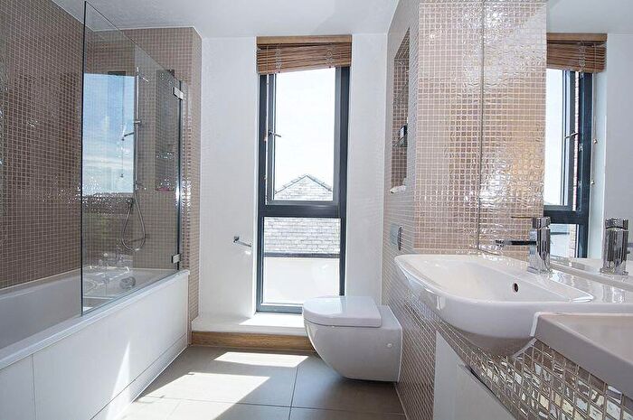 2 Bedroom Apartment To Rent In Parkview, Hersham, KT12