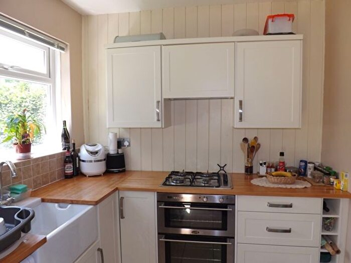 2 Bedroom Flat To Rent In Beresford Gardens, Enfield, EN1