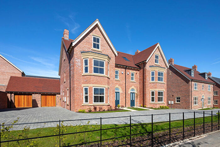 4 Bedroom Semi-Detached House For Sale In Huntshaw Close, Houlton, Rugby, CV23