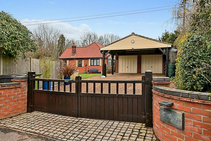 5 Bedroom Bungalow For Sale In Greenways Close, Flordon, Norwich, Norfolk, NR15
