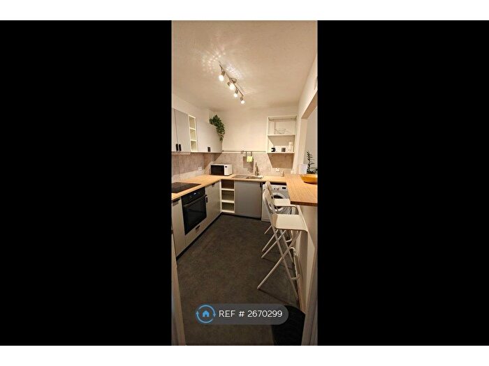 2 Bedroom Flat To Rent In Farrow Lane, London, SE14