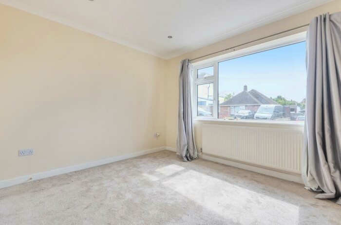 4 Bedroom Bungalow To Rent In Southcroft Road Orpington, BR6