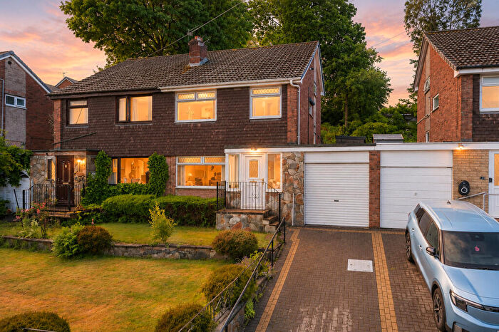 3 Bedroom Semi Detached House For Sale In Torwood Road, Oldham, OL9