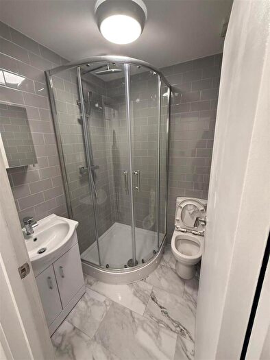 Studio To Rent In Roman Road, London, E3