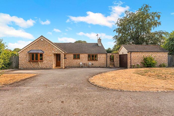 3 Bedroom Detached Bungalow For Sale In Horn Hill Road, Adderbury - Non-Estate Bungalow, OX17