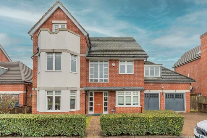 5 Bedroom Detached House To Rent In Padelford Lane, Stanmore, HA7