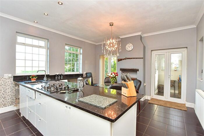 5 Bedroom Chalet For Sale In Warden Road, Eastchurch, Sheerness, Kent, ME12