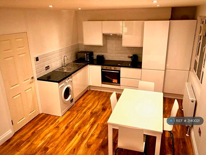 2 Bedroom Flat To Rent In Olney Road, London, SE17