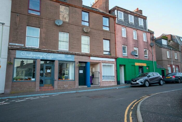 2 Bedroom Flat To Rent In Castle Street, Montrose, Angus DD10