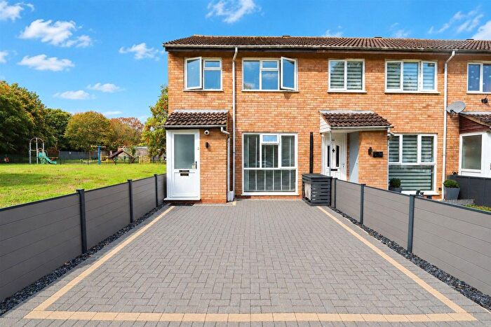 3 Bedroom End Of Terrace House For Sale In Crosslands, Stantonbury, Milton Keynes, Buckinghamshire, MK14
