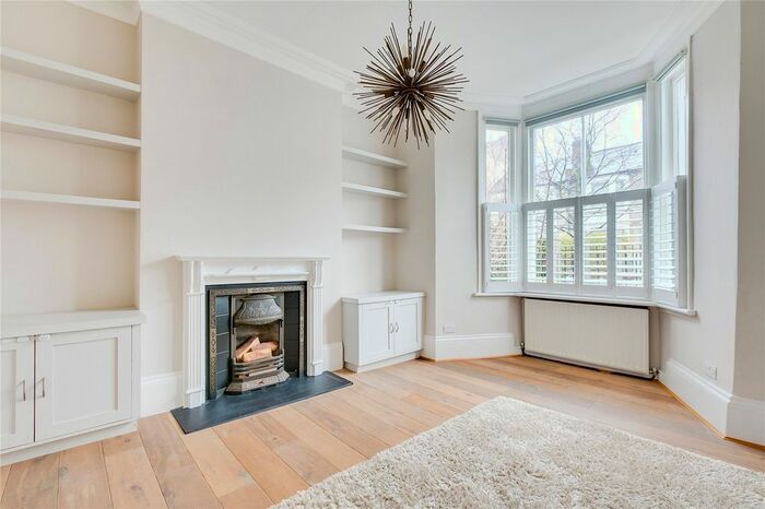 2 Bedroom Flat To Rent In Warbeck Road, London, W12