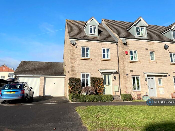 3 Bedroom End Of Terrace House To Rent In Pear Tree Avenue, Bristol, BS41