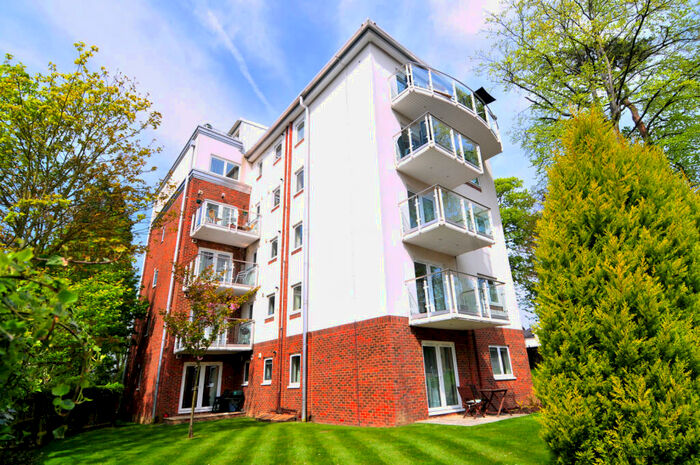 2 Bedroom Flat To Rent In The Pines, Turners Hill Road, Worth, RH10