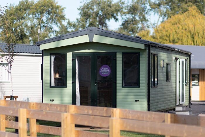 2 Bedroom Mobile/park Home For Sale In Crow Lane, Little Billing, Northampton, NN3