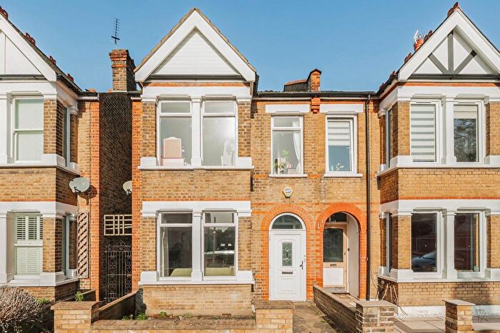 4 Bedroom Semi Detached House For Sale In Chepstow Road, Northfields, W7