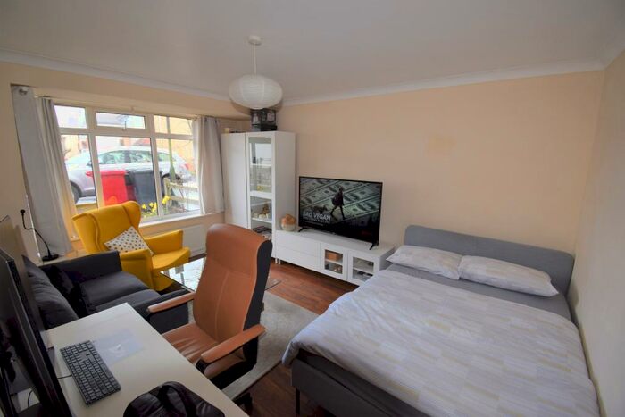 1 Bedroom Apartment To Rent In Alexandra Road, Slough, SL1