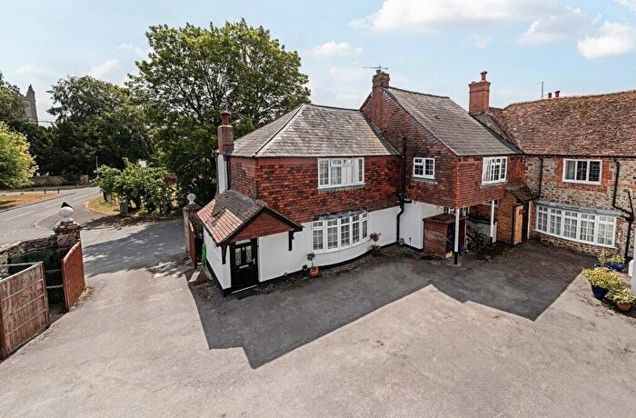 4 Bedroom Link Detached House For Sale In Baydon Road, Hungerford, RG17