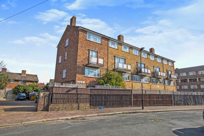 2 Bedroom Flat To Rent In Napier Road, London, E15