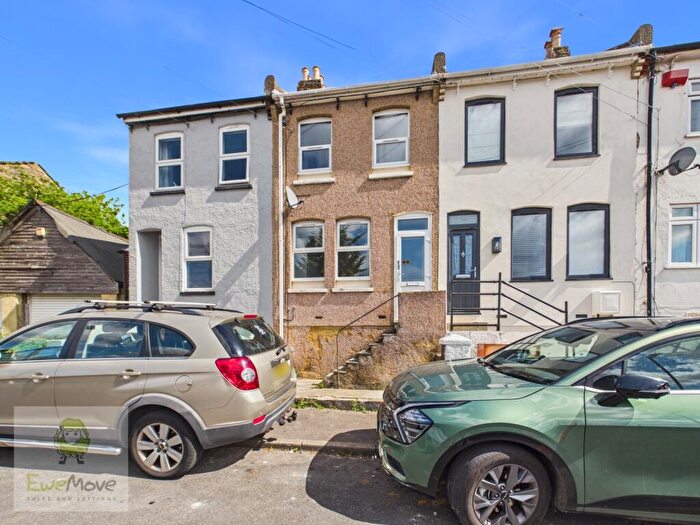 3 Bedroom Terraced House To Rent In Church Terrace, Chatham, ME5