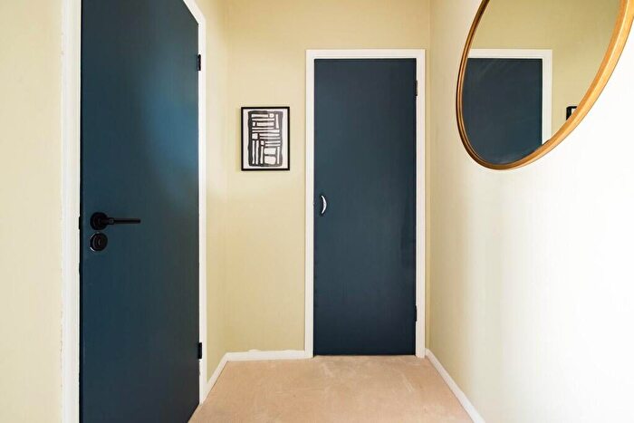 1 Bedroom Apartment For Sale In West End Lane, West Hampstead, NW6