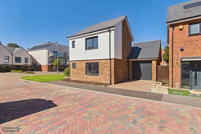 3 Bedroom Semi-Detached House For Sale In Stigand Lane, Greenhithe, Kent, DA9