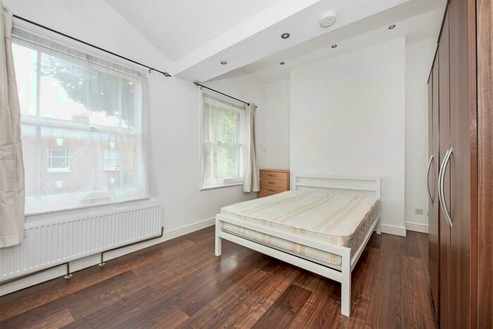 4 Bedroom House To Rent In Henshaw Street, London, SE17